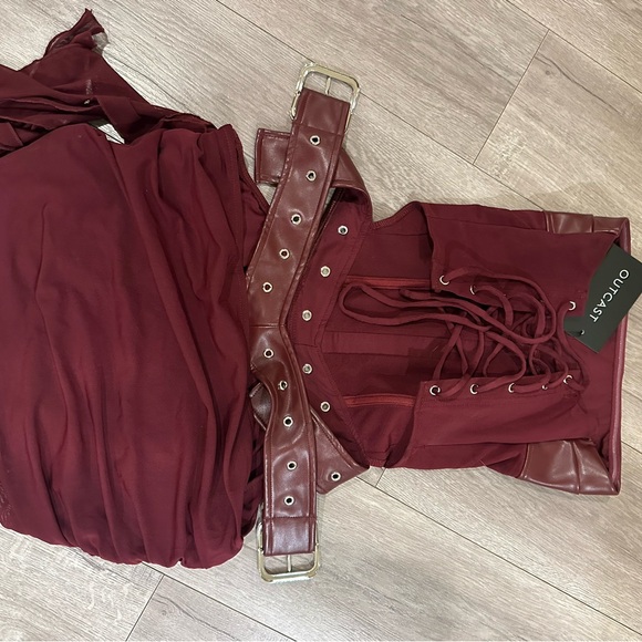 Strapless Burgundy Midi Dress - Picture 4 of 4